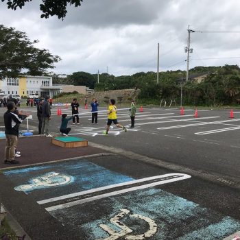 恒例の地区対抗駅伝に魚汁を漁協で提供