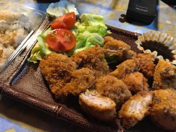 島内の飲食屋さんもテイクアウトを始めました。