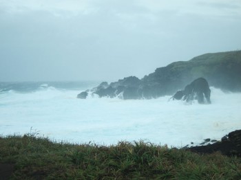 富賀浜真っ白。見えている島が！